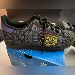 ADIDAS LIMITED EDITION COLLCTORS  SUPERSTAR DISNEY MICKEY